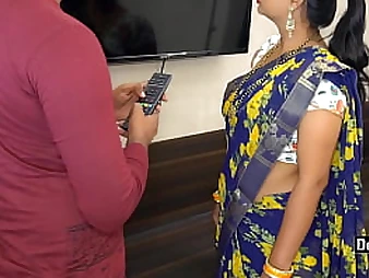 Indian Bhabhi Tempts TV Mechanic For Fuck-A-Thon Just about Clear Hindi Audio