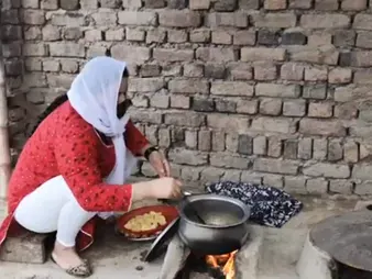 Desi MUMMY Khane Banay K Baad Phudi Marwa Li Spouse gets her honeypot slurped by her super-naughty step-step-brother