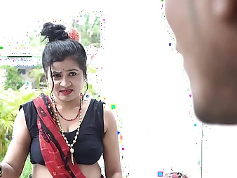 Sara019 and her Indian spouse hook on every side for a super-hot Desi Hook-up
