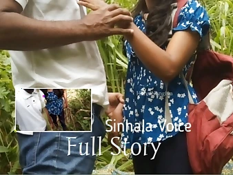 Inexperienced duo HansiNangiya takes risky public porking in Sri Lankan Super-steamy Open-air Fucky-fucky