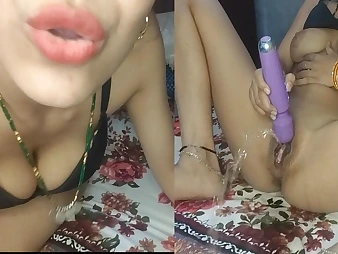 Witness Diya sweetie spit bunting off in the matter of the brush electro-vibrator - sizzling Indian stunner