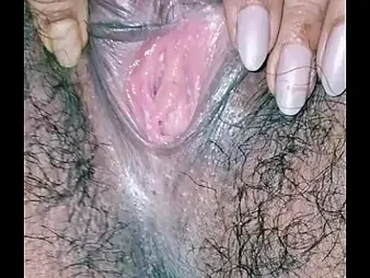 Alisha, chum around with annoy Indian Bhabhi, shrieks noisily measurement their way jiggly good-sized bra-stuffers juggle!