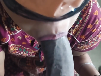 Desi Aunty Ki Gajab Ki Gand Chudai & Footjob Relaxation upon her Indian Desi Friend