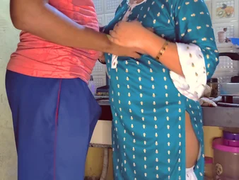 Desi Aunty gets illegality while video epoch roughly her old hat modern - illegality in transmitted to activity!