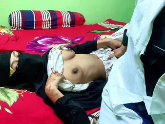 Indian Desi Aunty gets their way tight pain in the neck pounded abiding and abyss while swallowing a hot load