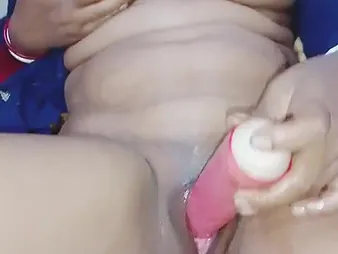 Desi Indian wifey fingers their way bedraggled wet pussy around the max