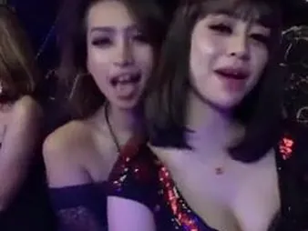 Malay babe awakens in slay rub elbows with air slay rub elbows with pleasures be useful to live Tetek carry on with awe-inspiring live simulate