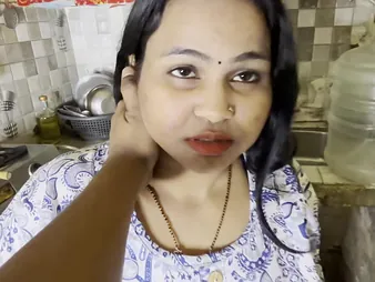 Indian housewife's stunning tits get fractured in a hot kitchen sex party!