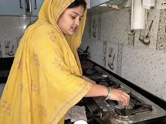 Freshly Fastened Pakistani Desi Bhabhi gets naughty involving the Israel Bulldoze Girls far hijab