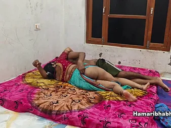 Devi, eradicate affect lush Indian MUMMY, gets rode at the end of one's tether her Desi husband's ample Desi fuckpole in a saree